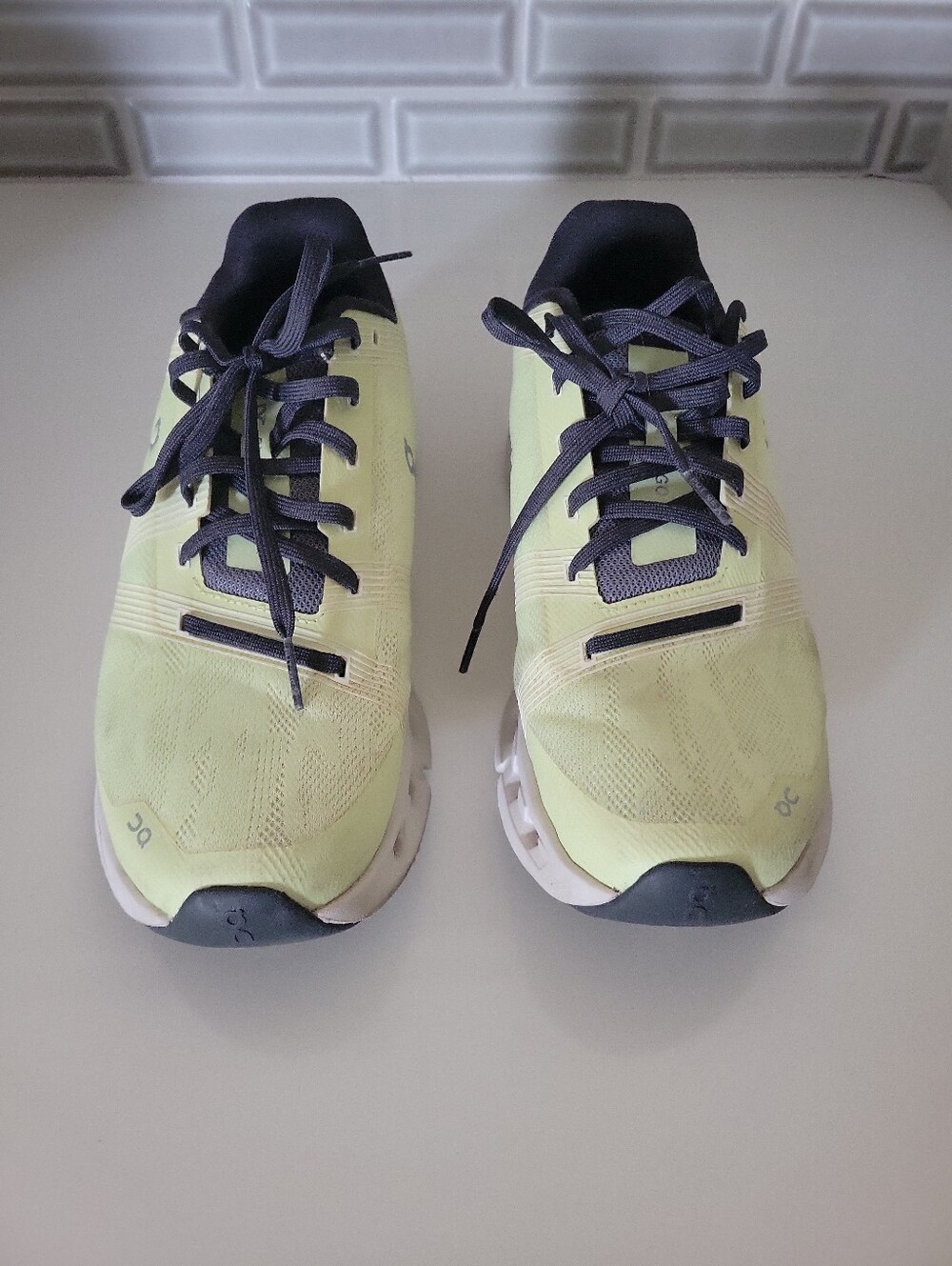 US Size 9.5 - On Cloudgo Hay Sand Women's Green, White